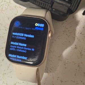 Apple Smartwatch - Gold and White